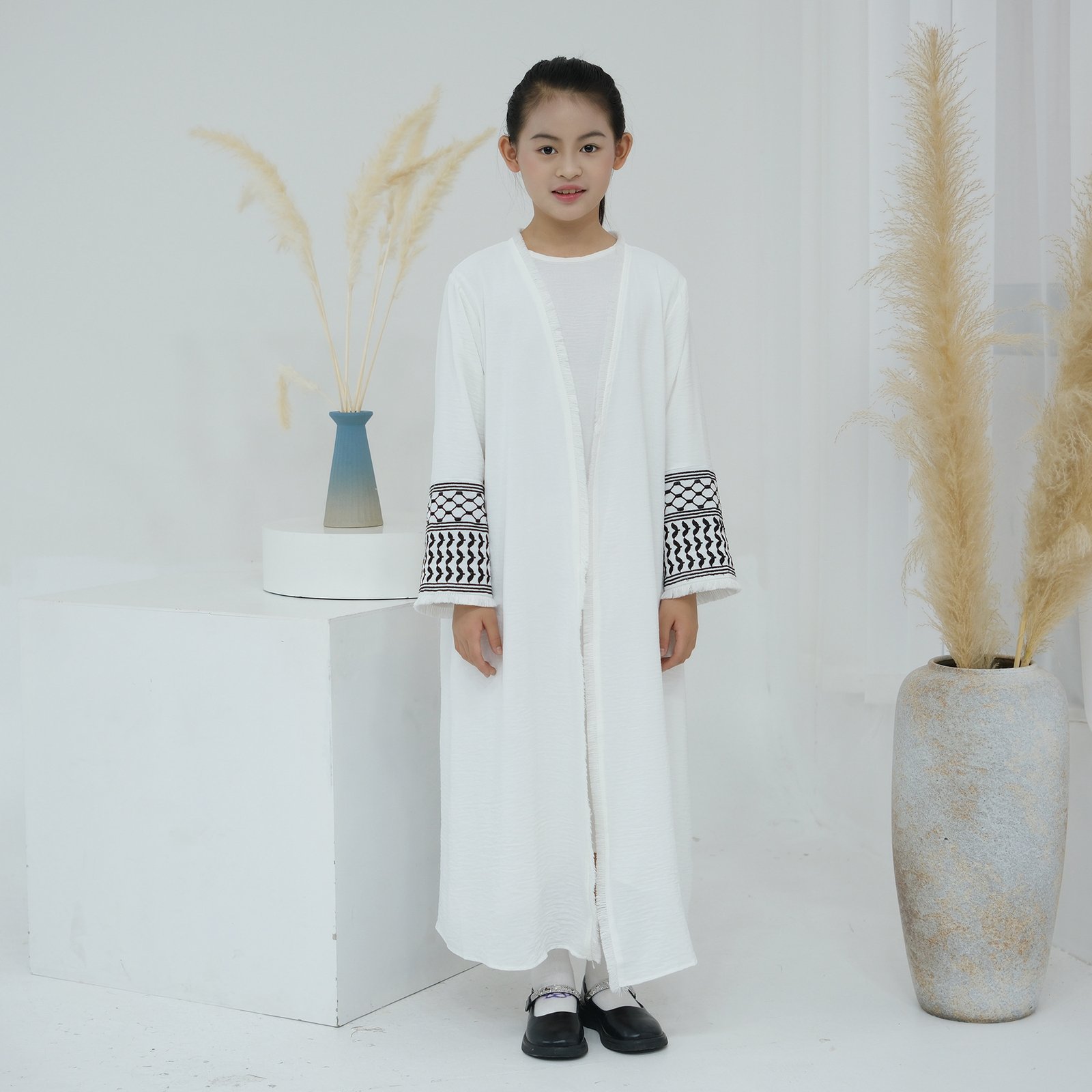 Exquisite Embroidery Tassel Children's Robe Abaya - Image 9